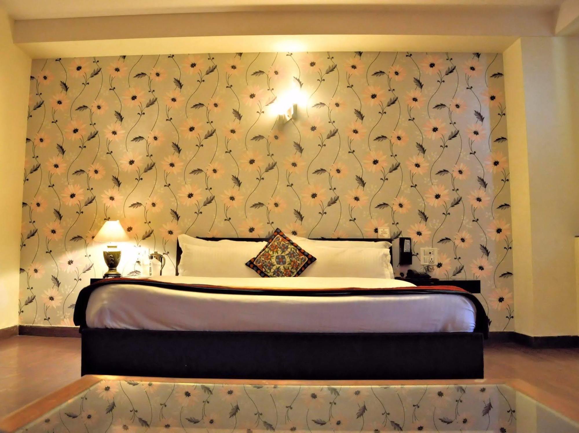 Hotel Pr Residency Amritsar Rum bild