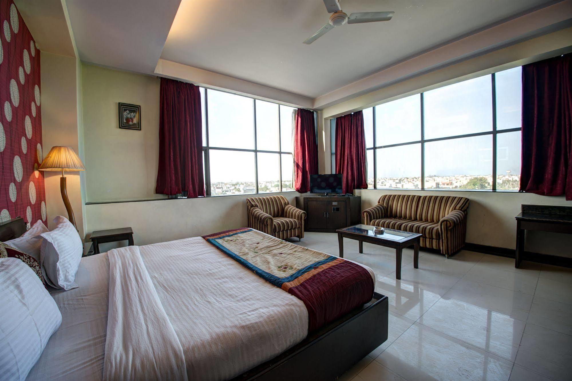 Hotel Pr Residency Amritsar Exteriör bild