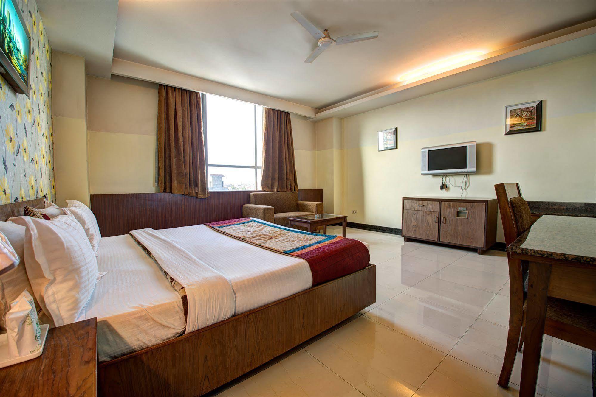 Hotel Pr Residency Amritsar Exteriör bild