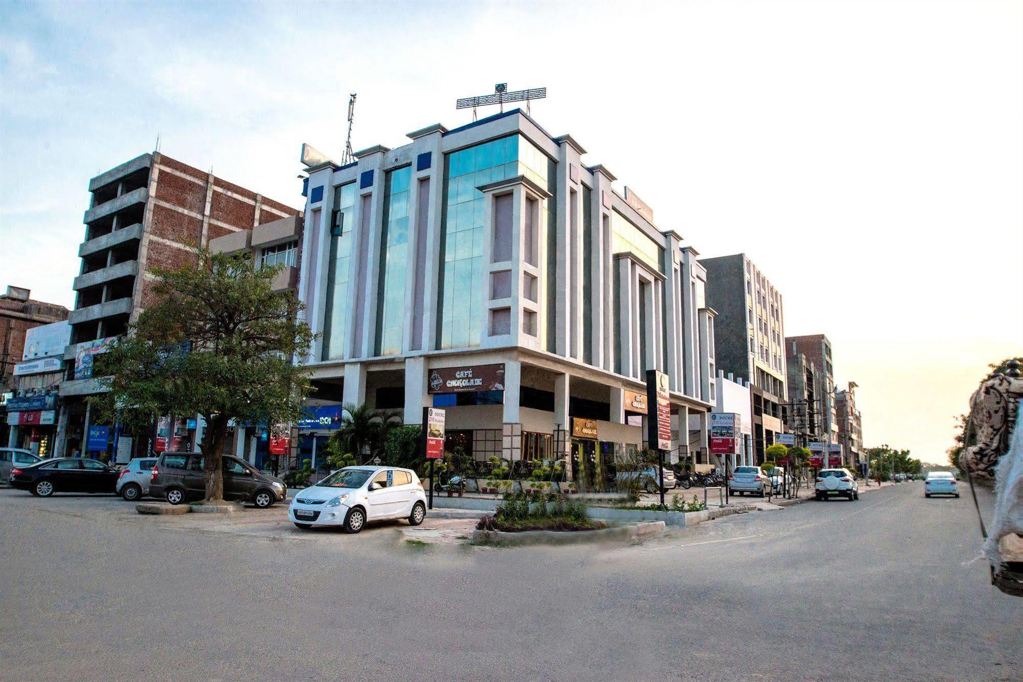 Hotel Pr Residency Amritsar Exteriör bild